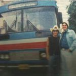 Sérgio Reis com seu filho Marco Bavini e seu estimado Ônibus Dinossauro [Acervo Sérgio Reis]
